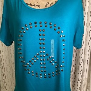 Daytrip by The Buckle S/S Teal Dolman with Silver Rivet Peace Sign Tee Sz S